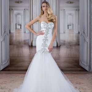 Wedding gown by Pnina Tornai